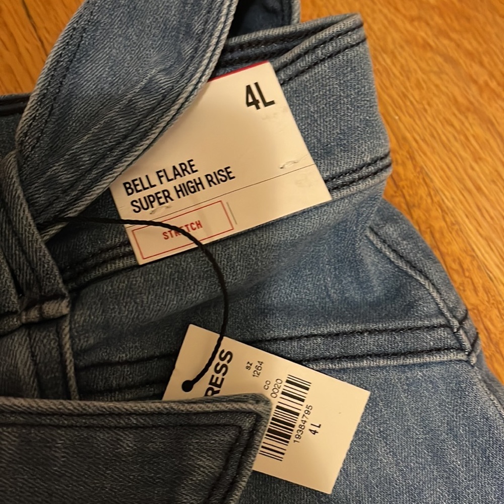 NWT Super High Rise Bell Flare Bell Bottom Jeans EXPRESS (sold out!) - Picture 2 of 4
